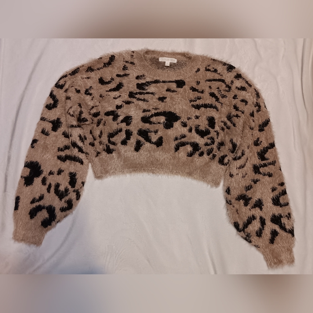 Cloud ten animal print crop top sweater size medium